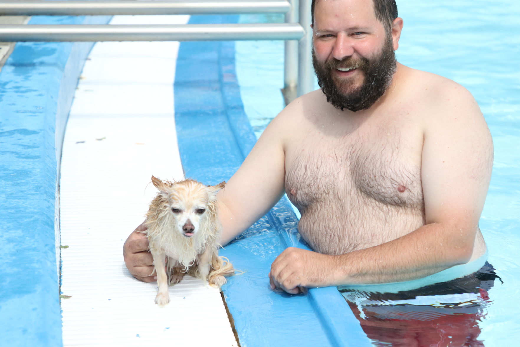 Dogs at the pool (65).JPG